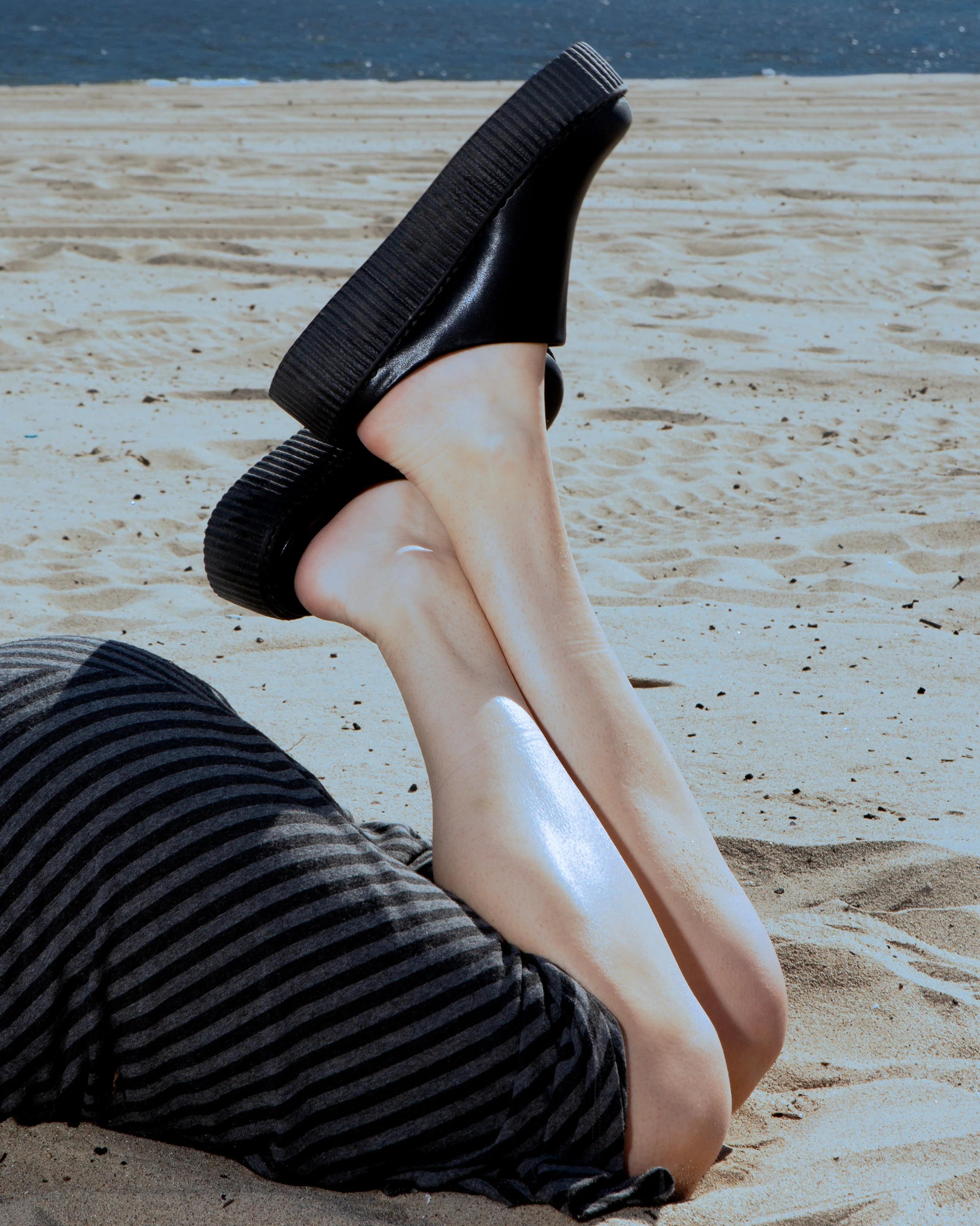 Black Leather Viva Mondo Creeper Clog