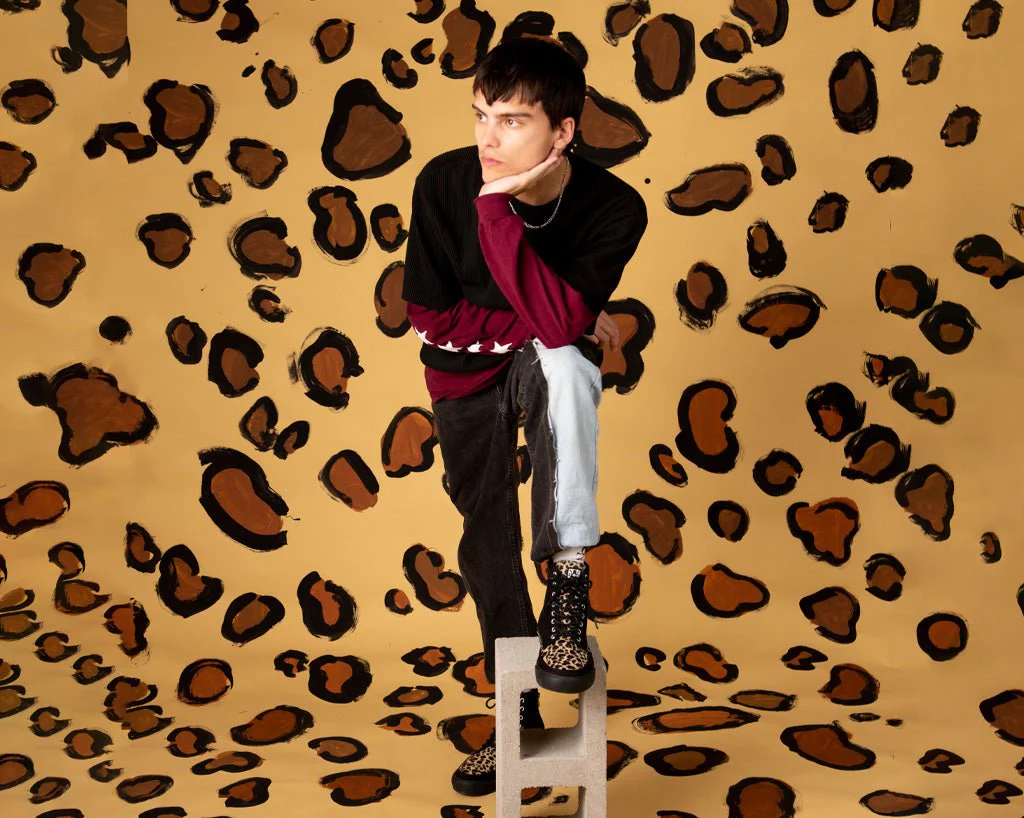 4046-US-Mens-3-Womens-5-Leopard-Synthetic-US-Mens-3-Womens-5-Leopard-Synthetic-variation-7.webp Black Canvas & Leopard 8-Eye Sneaker Boot