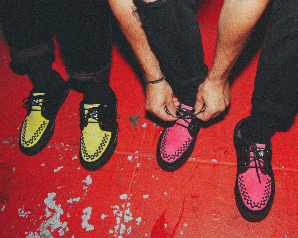 4732-US-Mens-3-Womens-5-Black-Green-Suede-US-Mens-3-Womens-5-Black-Green-Suede-variation-6.jpg Black & Lime Sneaker