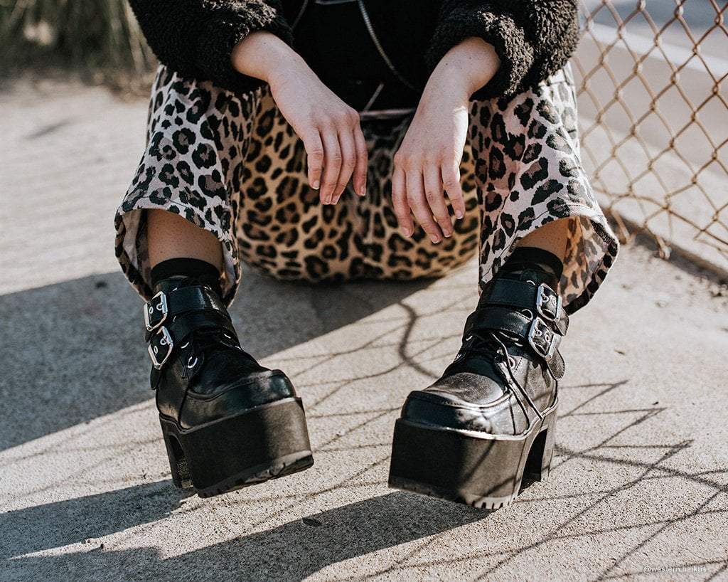 4820-US-Womens-5-Black-Synthetic-US-Womens-5-Black-Synthetic-variation-7.jpg Black 2-Buckle Nosebleed Boot